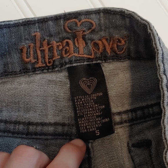 Ultra Love gray wash shorts - Picture 4 of 4